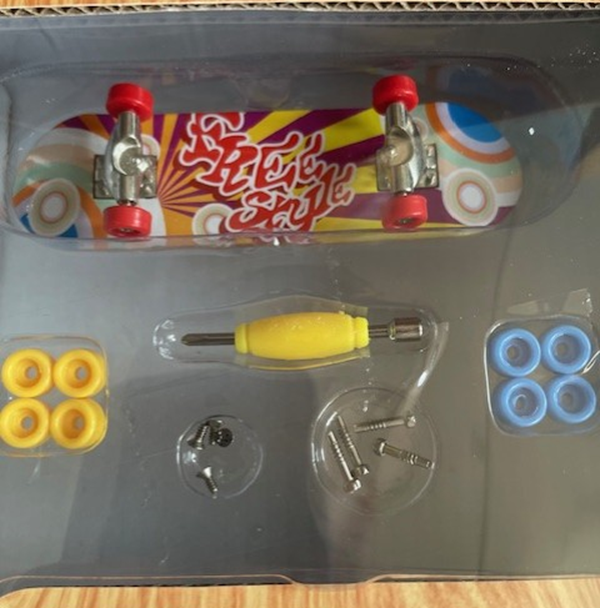 Finger Skateboard & Halfpipe Ramp Set Mini DIY Wood Skate Park Fingerboard Gift